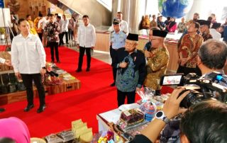 Maruf Amin mengunjungi Stan Disipusda