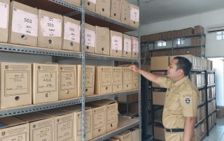 pendampingan penataan dan pengelolaan arsip dari tim arsiparis Dinas Arsip dan Perpustakaan Daerah (Disarpusda) Kabupaten Purwakarta