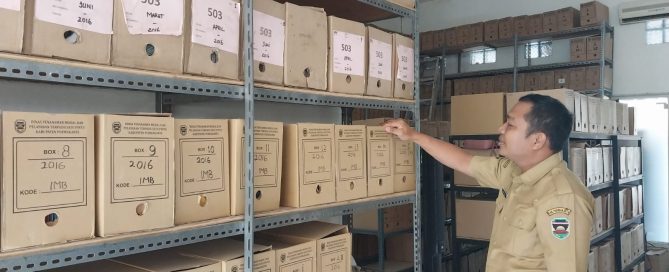 pendampingan penataan dan pengelolaan arsip dari tim arsiparis Dinas Arsip dan Perpustakaan Daerah (Disarpusda) Kabupaten Purwakarta