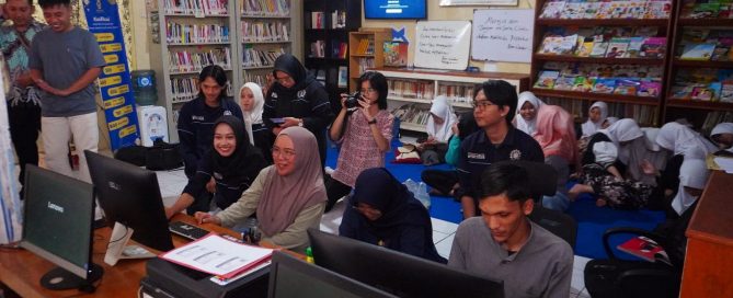 Poltek Enjinering Indorama dan Perpustakaan Desa Sumurugul