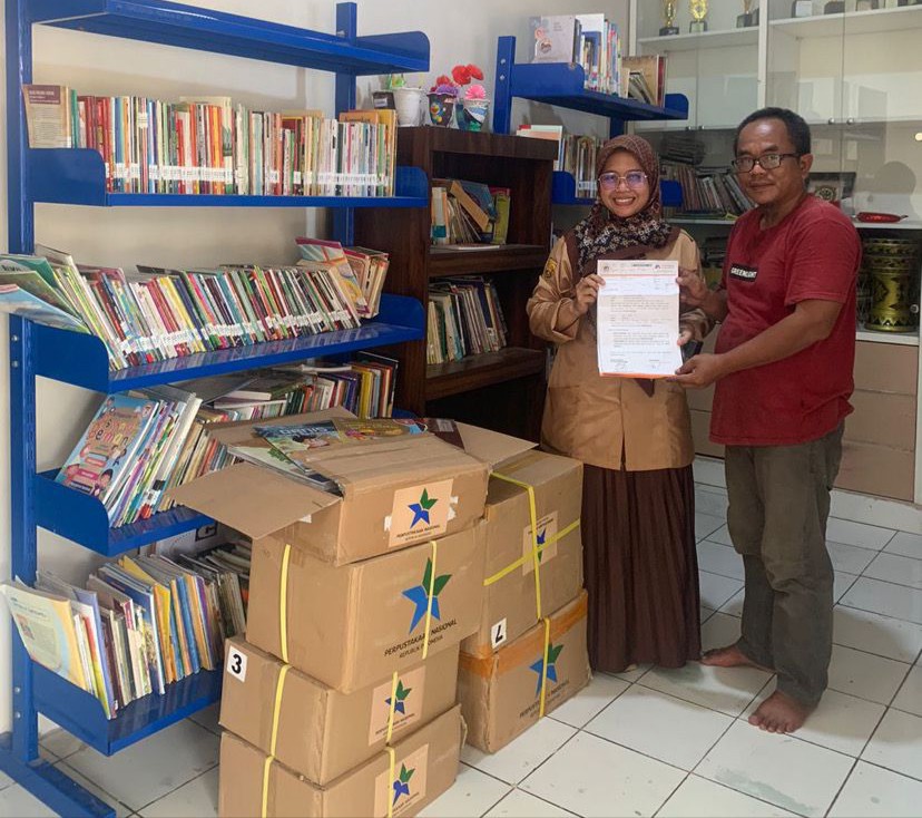 Bantuan Untuk Pondok Baca Al-Muawanah Kabupaten Purwakarta dari Perpusnas RI
