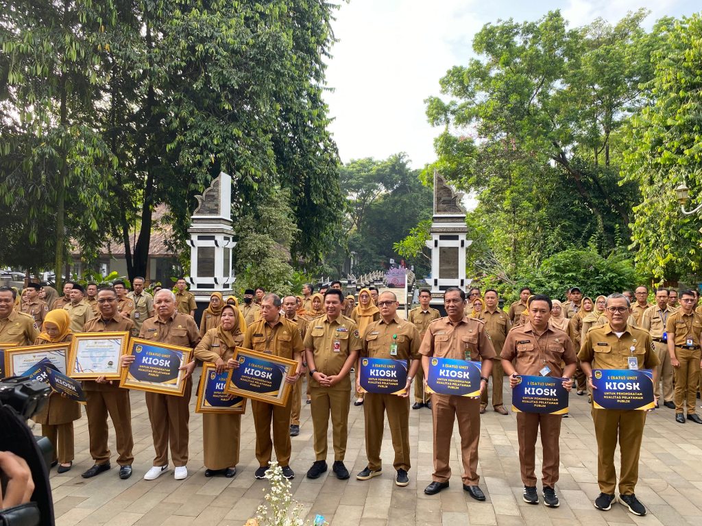 Dinas Arsip dan Perpustakaan Kabupaten Purwakarta Mendapatkan Penghargaan Unit KIOSK