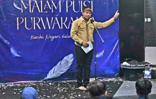 Asep Supriatna Membaca Puisi Acara Kopel Purwakarta Disarpus Disipusda PWK