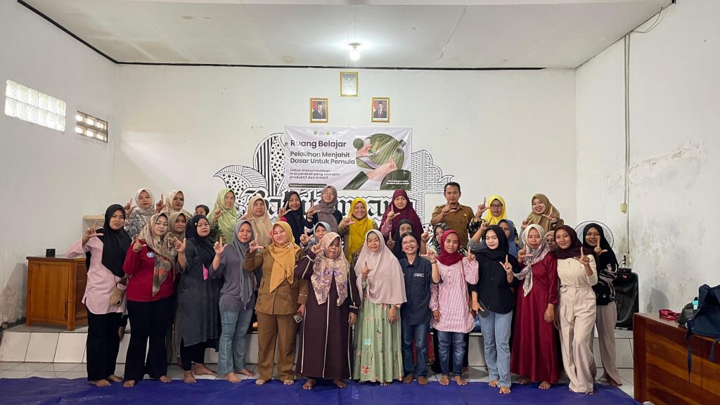 Pelatihan Menjahit Program TPBIS Disarpus Purwakarta