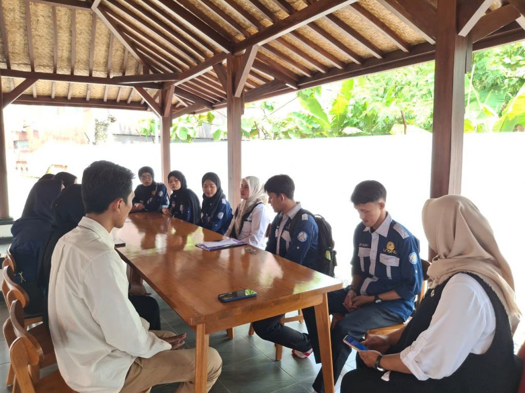 Praktik Kerja Universitas Singaperbangsa Karawang di Disarpus Purwakarta