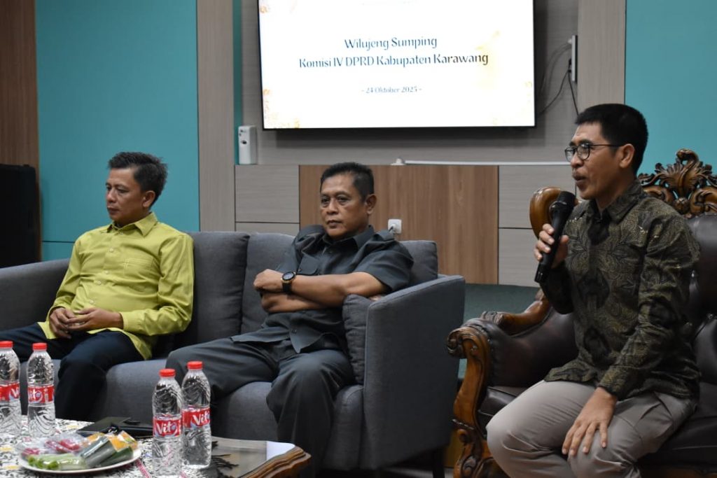 Dr. Kusnandar Menyampaikan Paparan terkait Kearsipan dan Perpustakaan