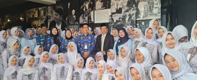Kunjungan SMK Purnawarman Purwakarta ke Disipusda (6)