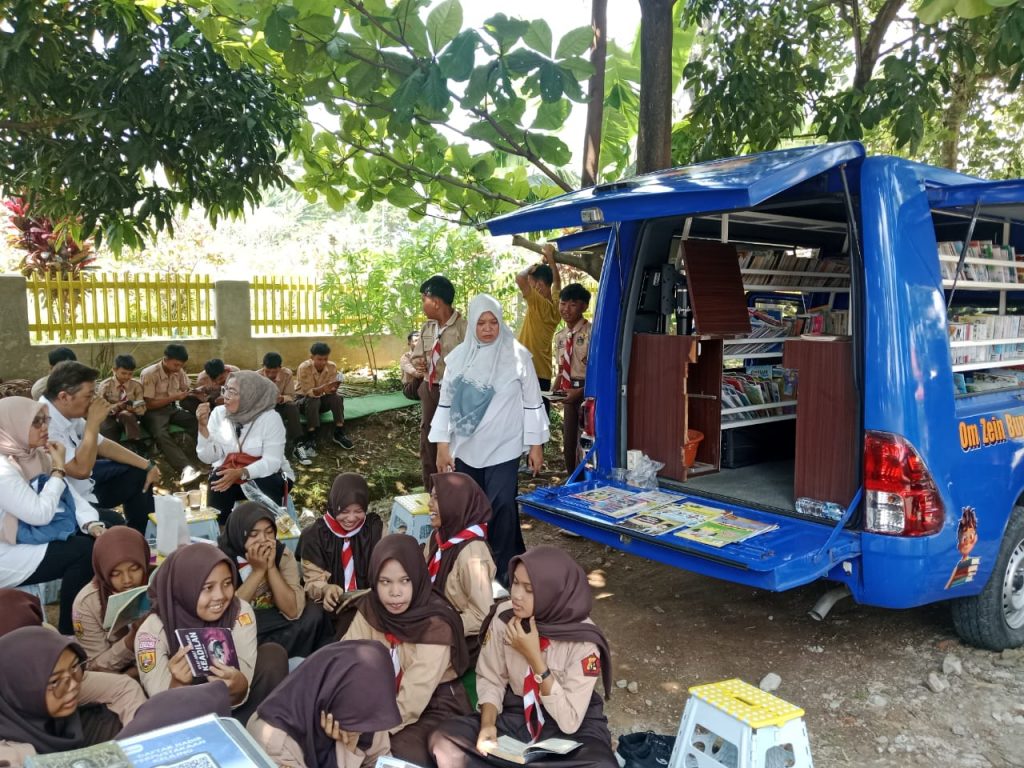 Perpustakaan Keliling dalam Pelayanan Publik di Kecamatan Pasawahan