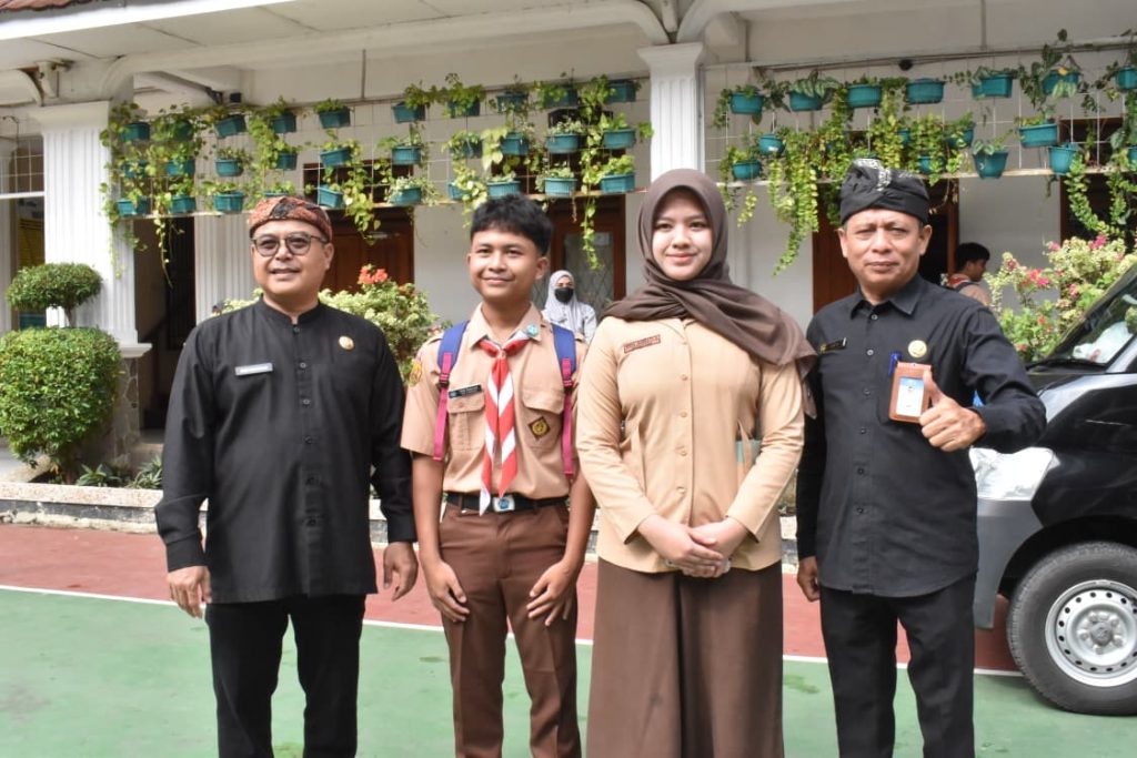 Gerakan Ayah Mengambil Rapor