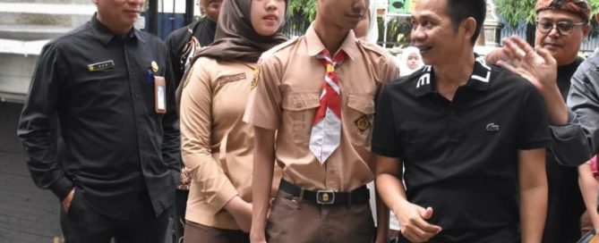 GERAKAN AYAH MENGAMBIL RAPOR