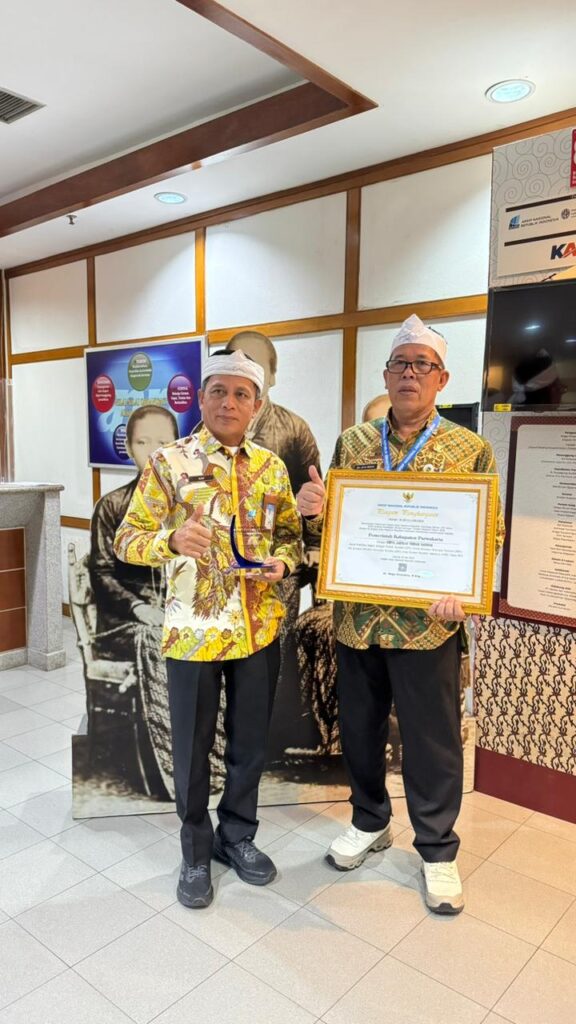 Sekretaris Daerah Kabupaten Purwakarta dan Kepala Dinas Disarpus Purwakarta