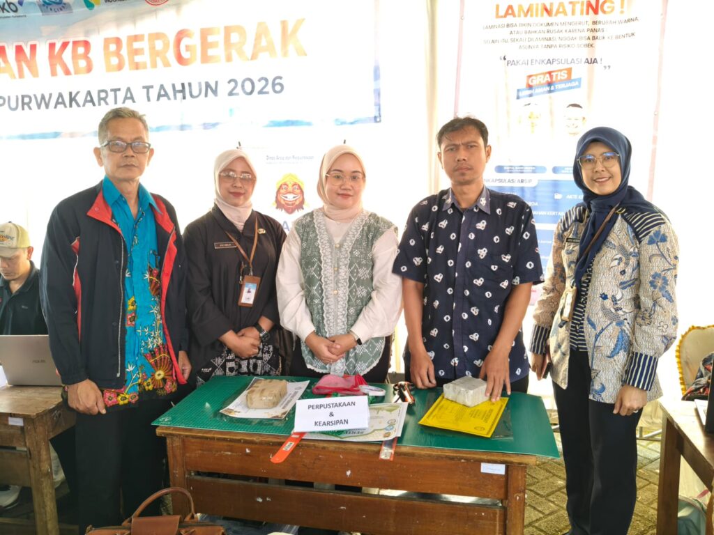 Layanan Enkapsulasi Arsip oleh Disarpus Purwakarta
